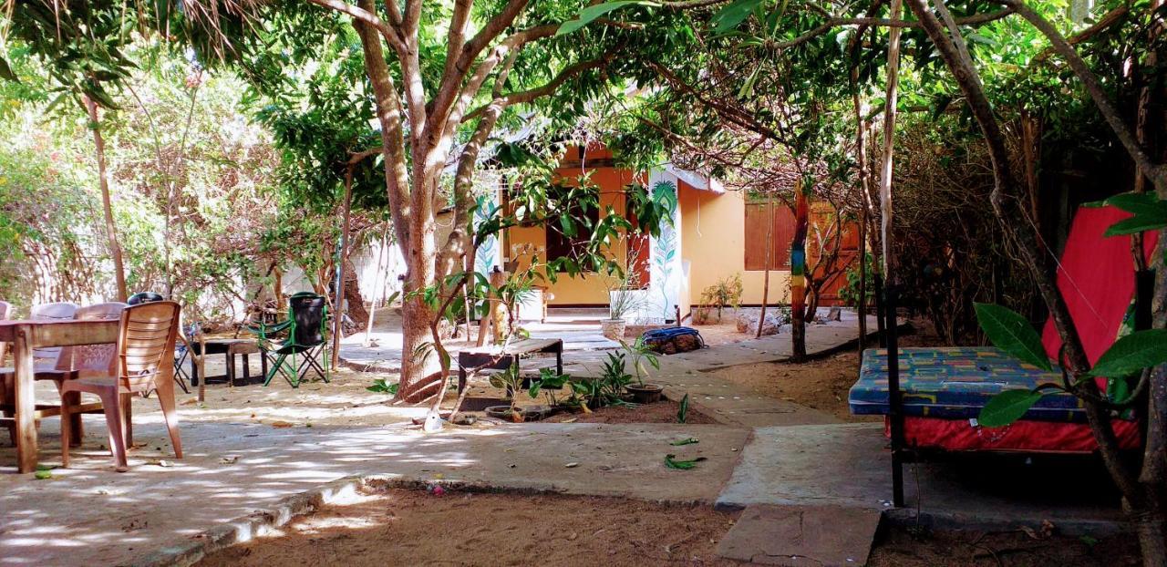 Little Bay Arugam Bay Hostel Kültér fotó